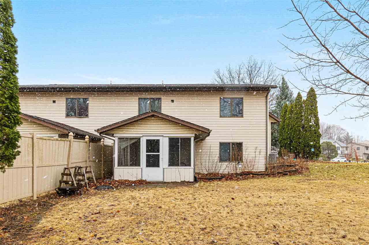 1943 Plaen View Drive Iowa City IA 52246