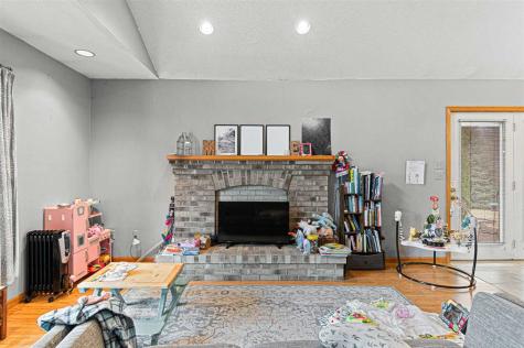 1943 Plaen View Drive Iowa City IA 52246