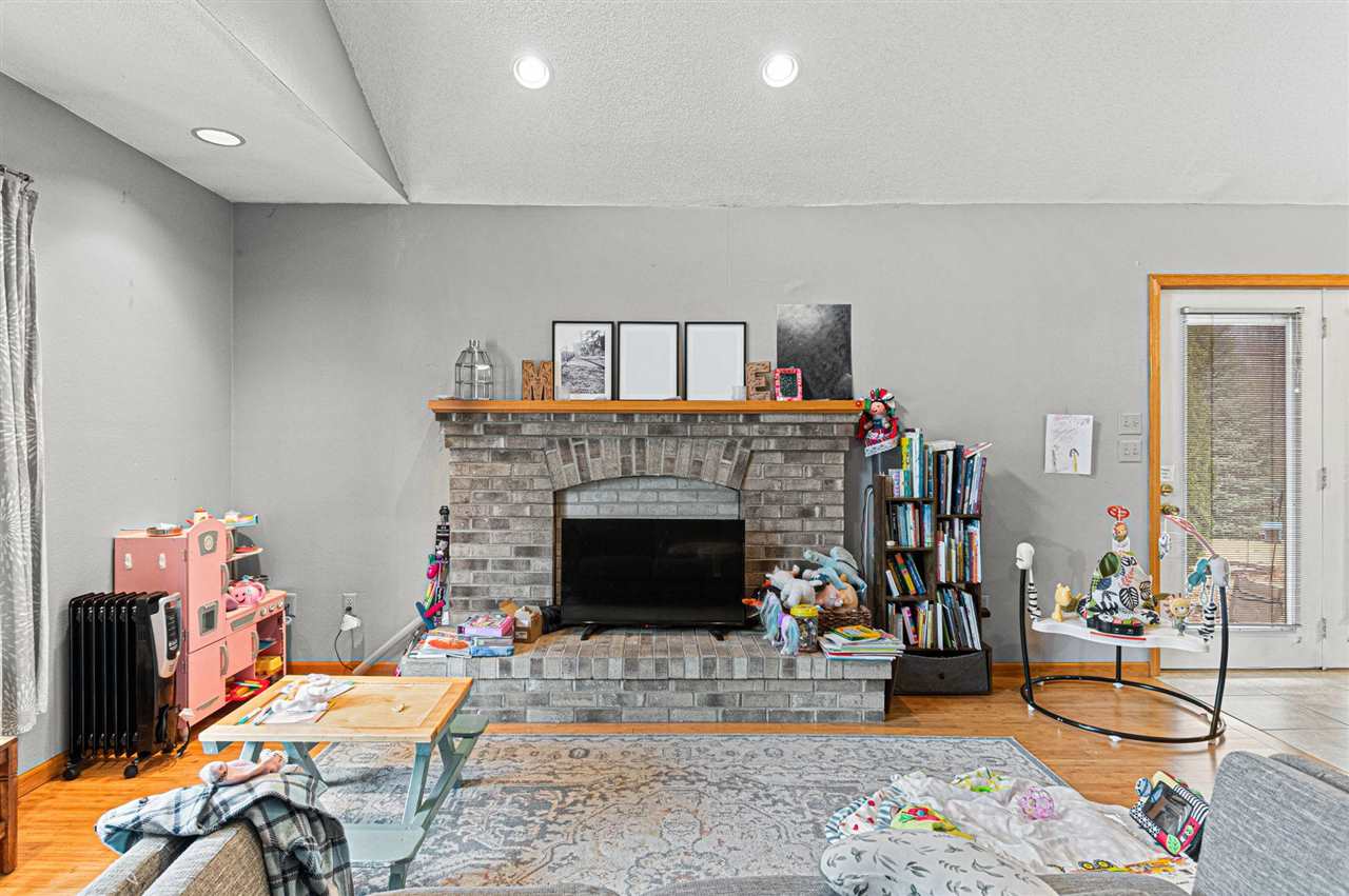 1943 Plaen View Drive Iowa City IA 52246