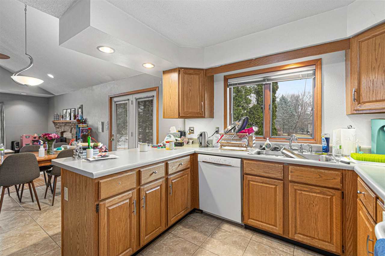 1943 Plaen View Drive Iowa City IA 52246