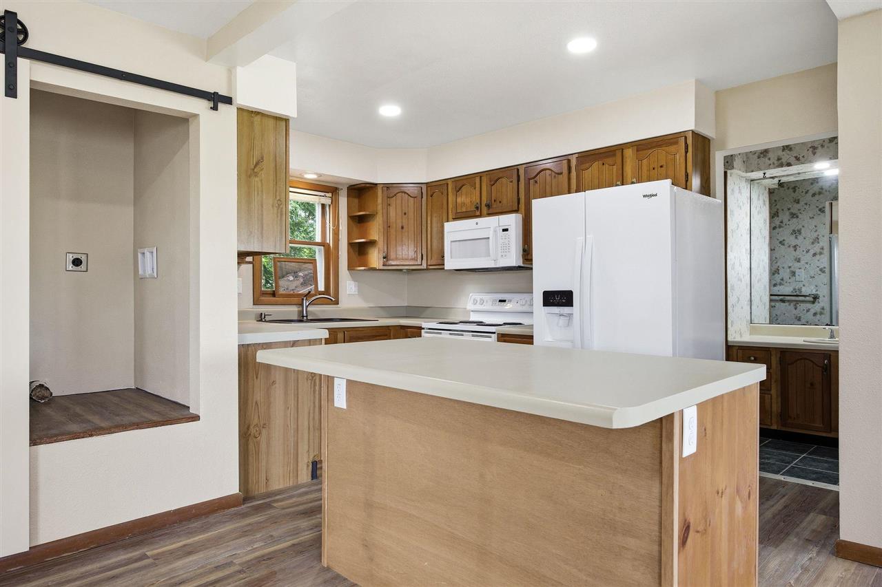 604 S Todds Ferry Conesville IA 52739