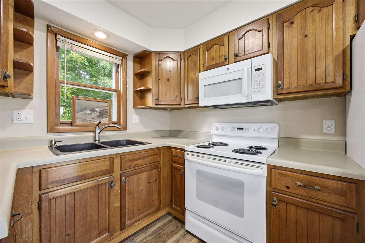 604 S Todds Ferry Conesville IA 52739