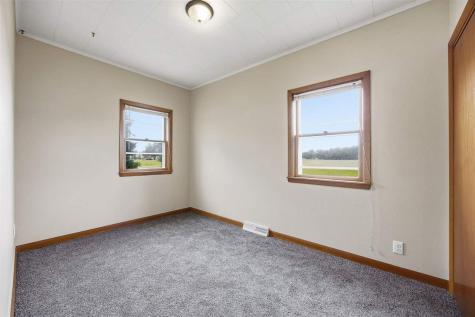 604 S Todds Ferry Conesville IA 52739