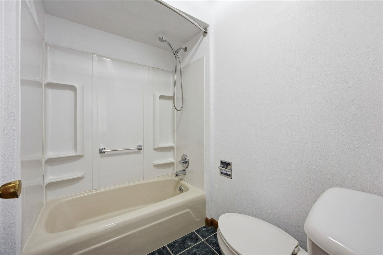 604 S Todds Ferry Conesville IA 52739
