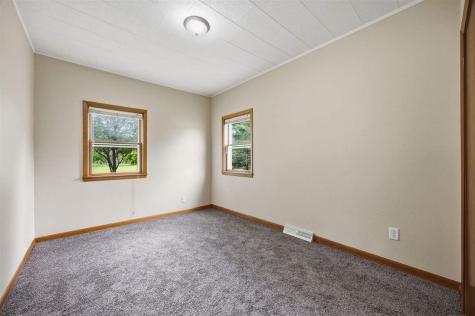 604 S Todds Ferry Conesville IA 52739
