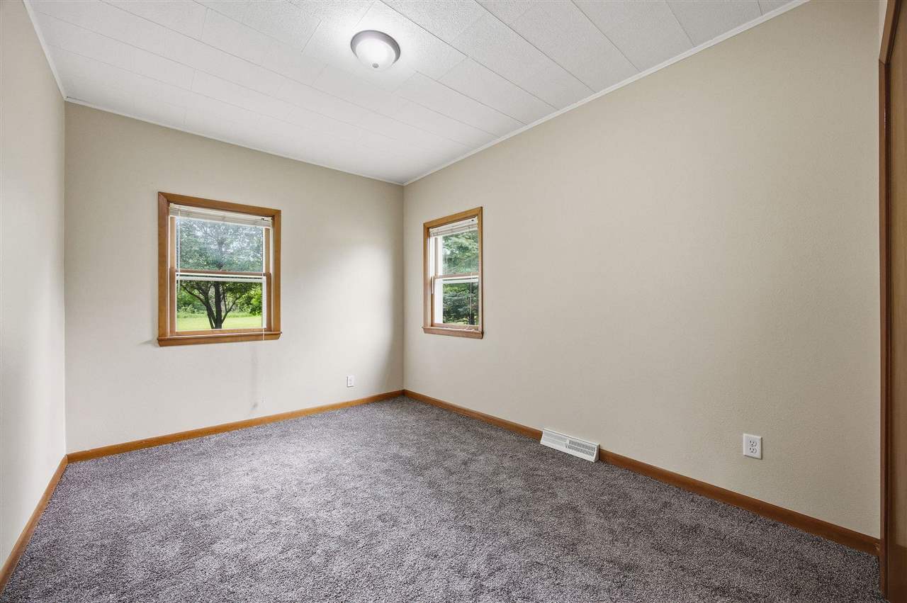 604 S Todds Ferry Conesville IA 52739