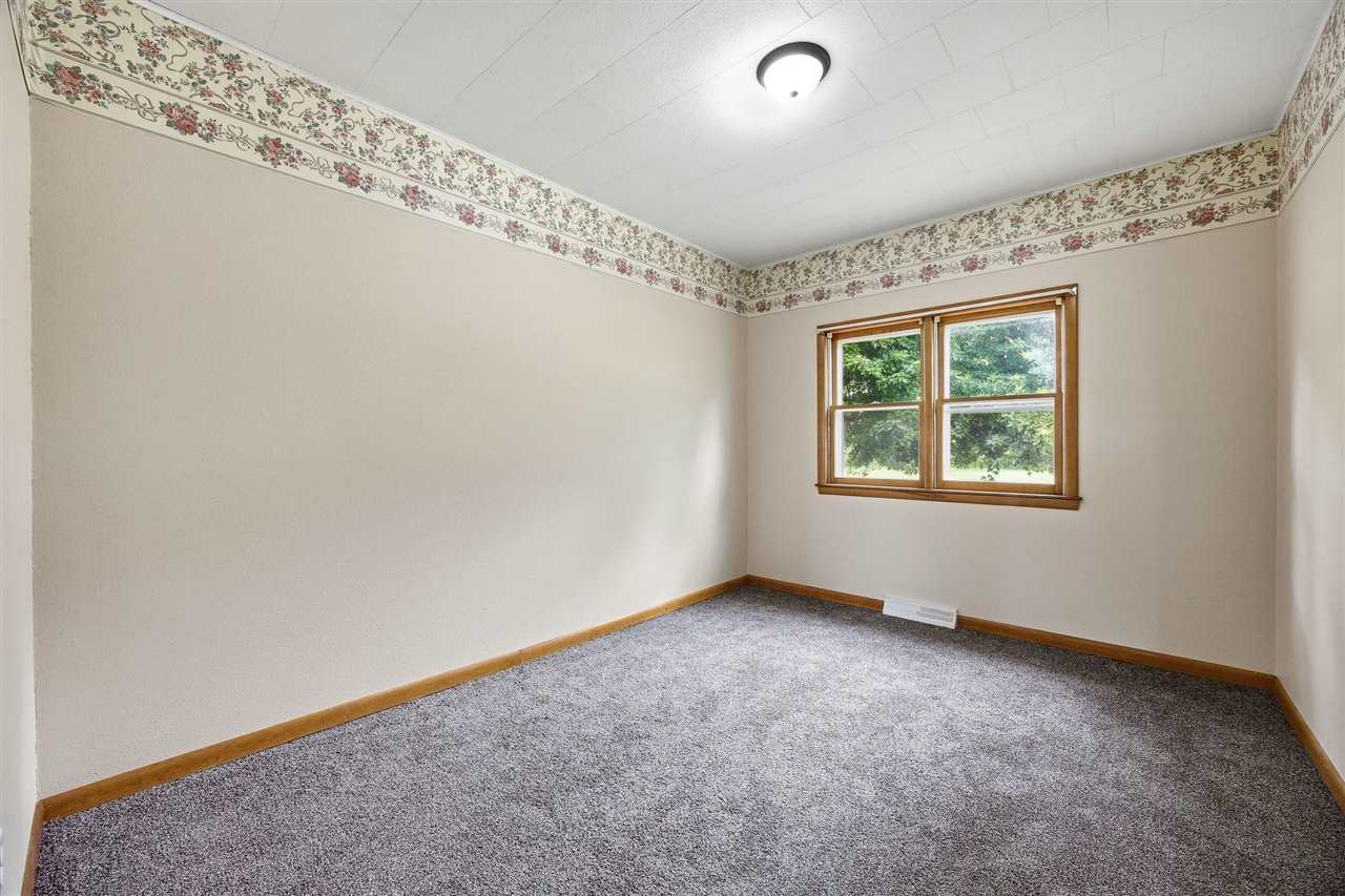 604 S Todds Ferry Conesville IA 52739