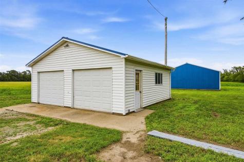 604 S Todds Ferry Conesville IA 52739
