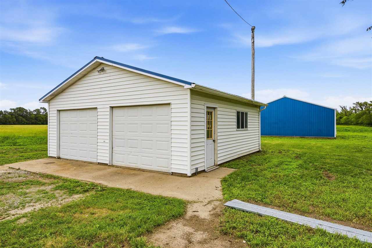 604 S Todds Ferry Conesville IA 52739