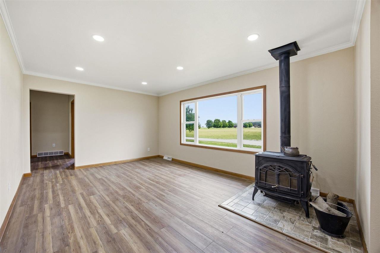 604 S Todds Ferry Conesville IA 52739