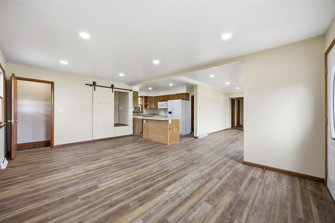 604 S Todds Ferry Conesville IA 52739