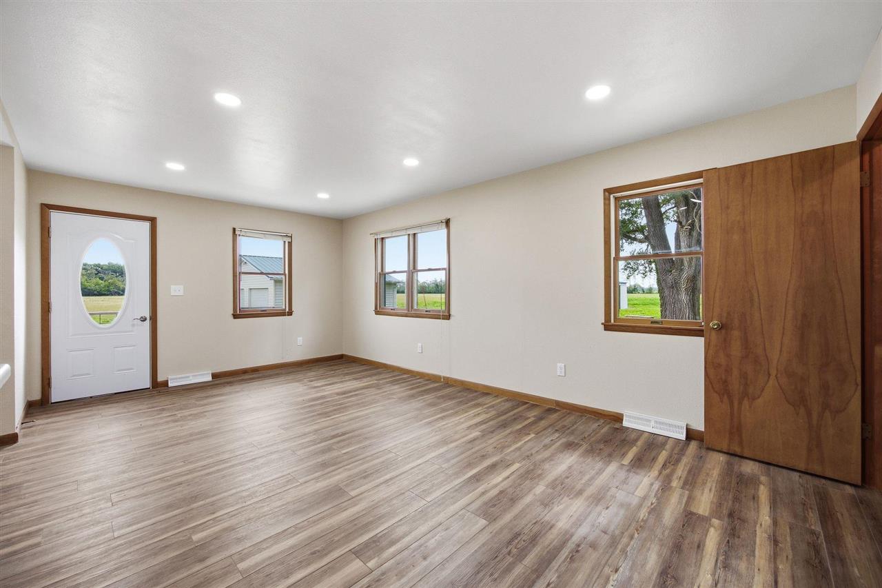 604 S Todds Ferry Conesville IA 52739