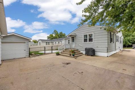 109 Marion Court Hiawatha IA 52233
