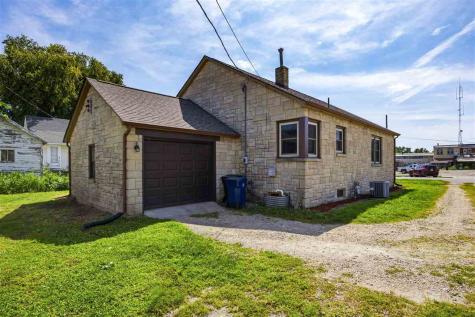 114 E 6th Street Tipton IA 52772