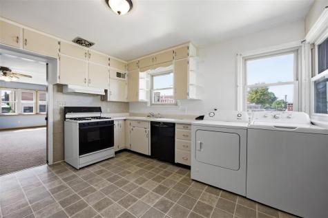 114 E 6th Street Tipton IA 52772