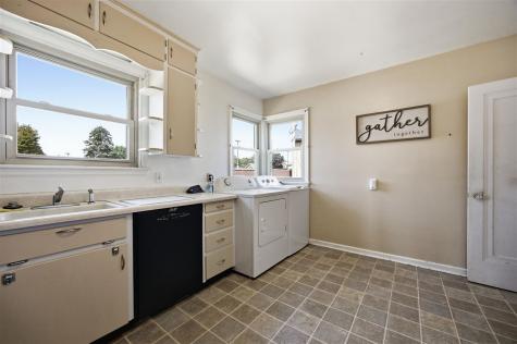 114 E 6th Street Tipton IA 52772