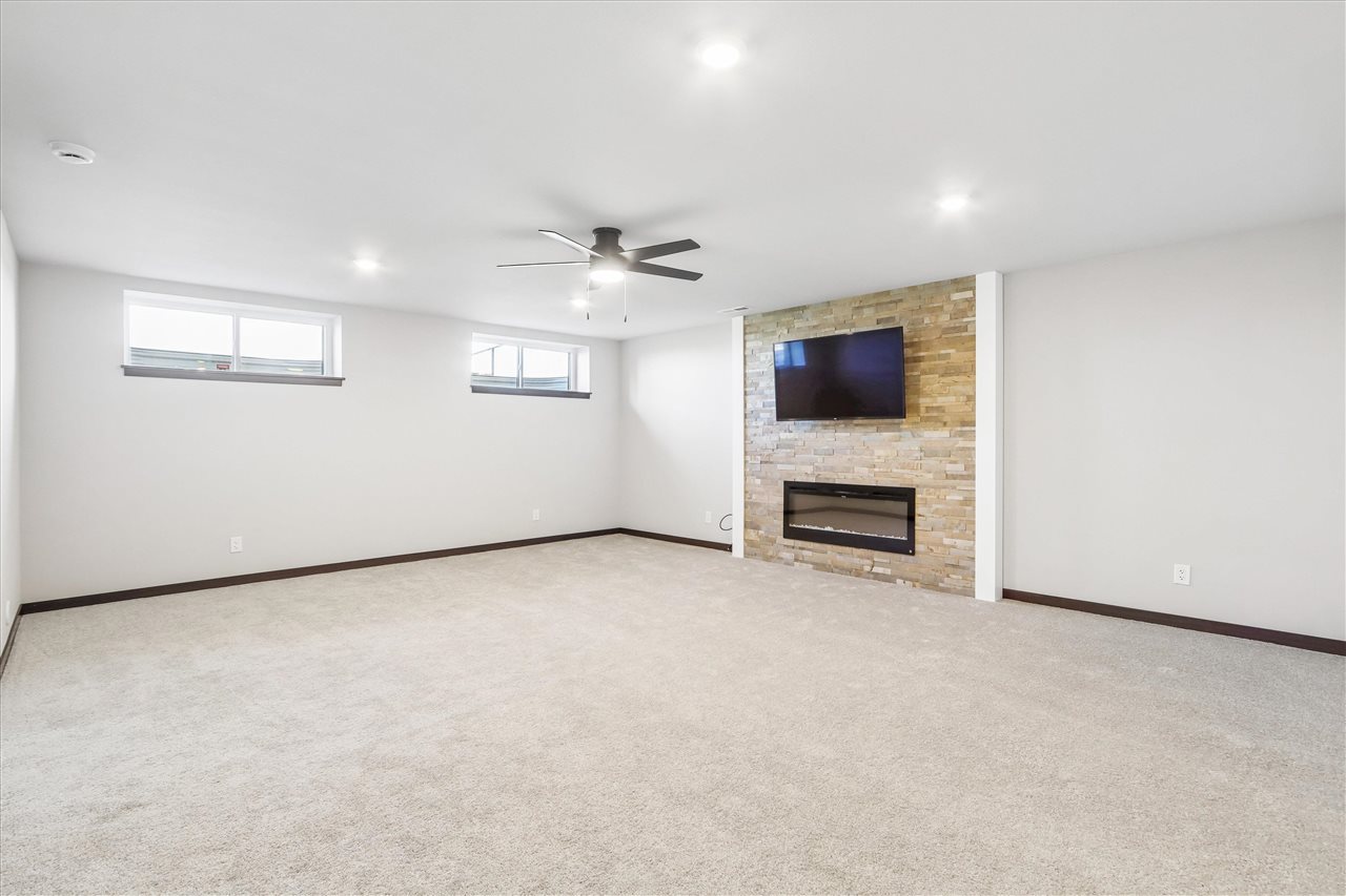 1260 Berkshire Lane North Liberty IA 52317