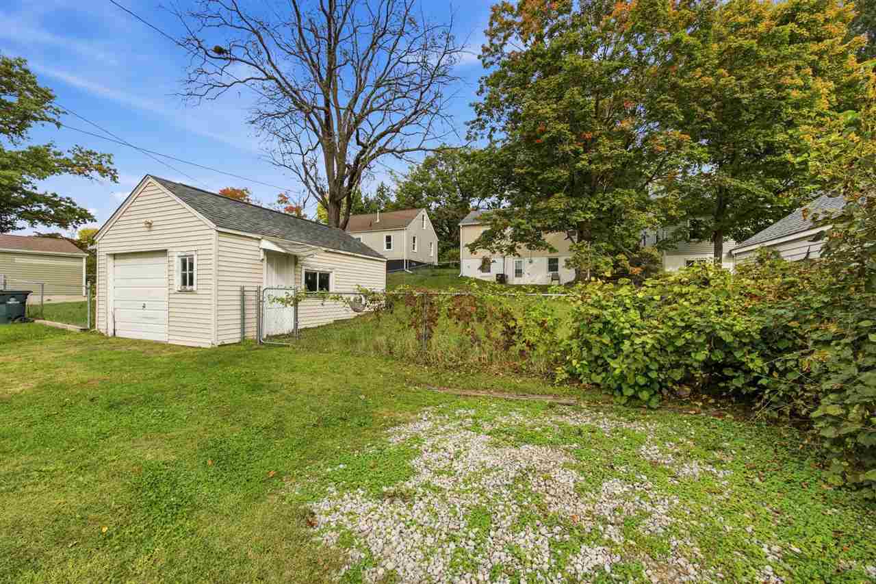 1829 NE K Avenue Cedar Rapids IA 52402
