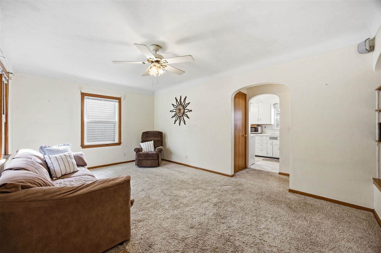 1829 NE K Avenue Cedar Rapids IA 52402