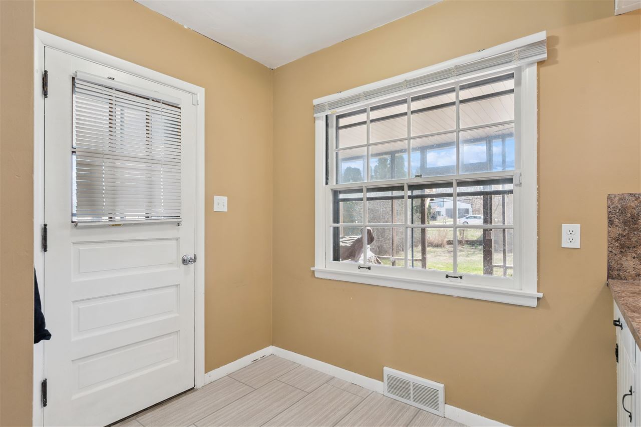 2421 10th Avenue SW Cedar Rapids IA 52404