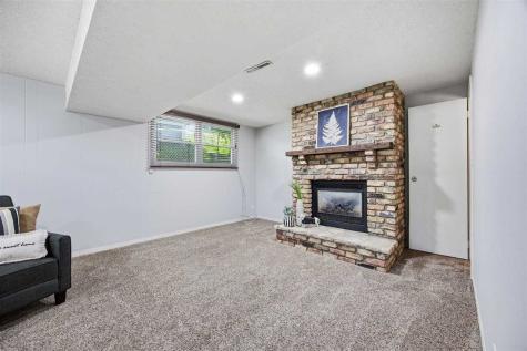 619 Olive Drive NW Cedar Rapids IA 52405
