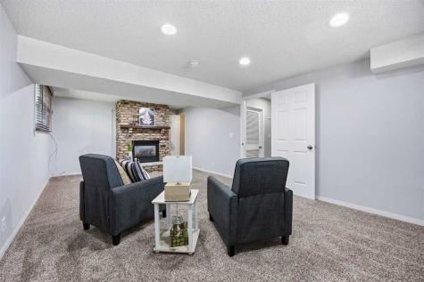 619 Olive Drive NW Cedar Rapids IA 52405