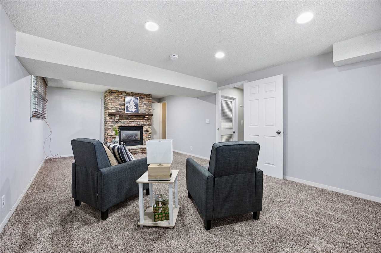 619 Olive Drive NW Cedar Rapids IA 52405