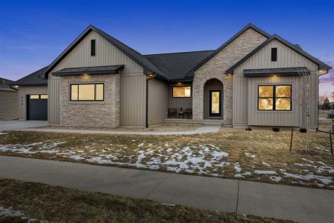 970 17th Avenue SW Mt Vernon IA 52314