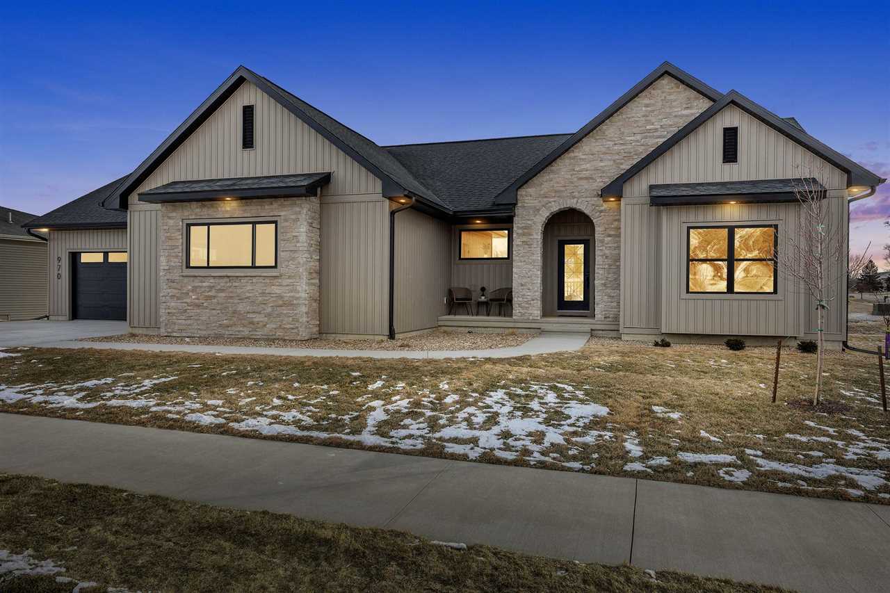970 17th Avenue SW Mt Vernon IA 52314