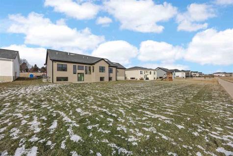 970 17th Avenue SW Mt Vernon IA 52314
