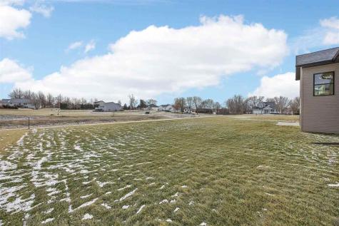 970 17th Avenue SW Mt Vernon IA 52314