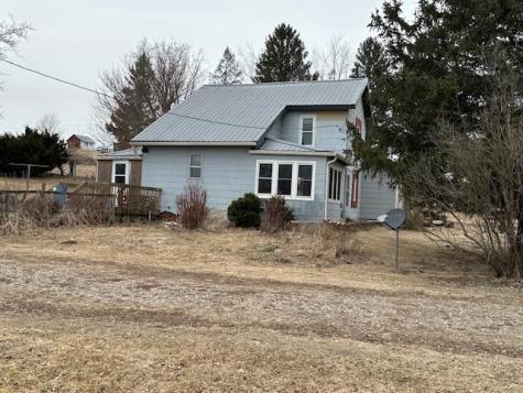 3011 Black Hawk Avenue NW Oxford IA 52322
