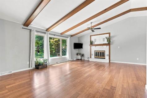 22 Wrexham Drive Iowa City IA 52246