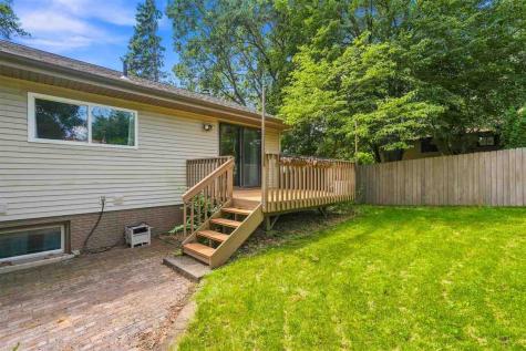 22 Wrexham Drive Iowa City IA 52246