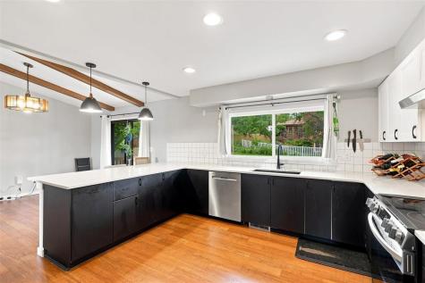 22 Wrexham Drive Iowa City IA 52246