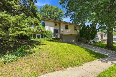 22 Wrexham Drive Iowa City IA 52246