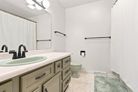 22 Wrexham Drive Iowa City IA 52246