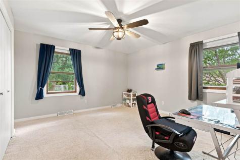 22 Wrexham Drive Iowa City IA 52246