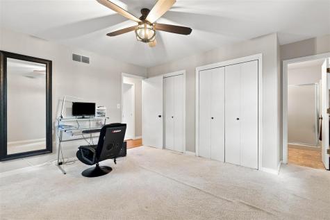 22 Wrexham Drive Iowa City IA 52246