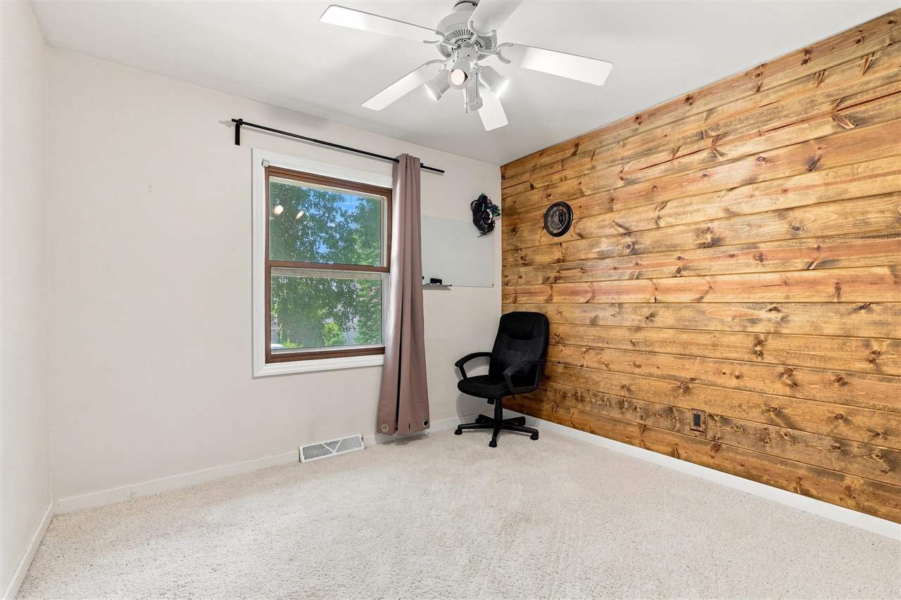 22 Wrexham Drive Iowa City IA 52246