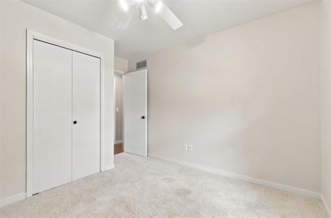 22 Wrexham Drive Iowa City IA 52246