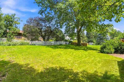 22 Wrexham Drive Iowa City IA 52246