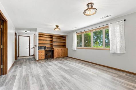 22 Wrexham Drive Iowa City IA 52246