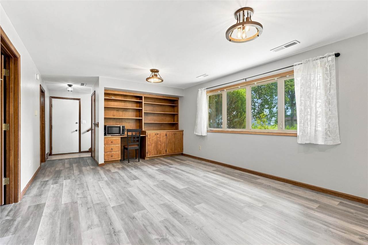 22 Wrexham Drive Iowa City IA 52246