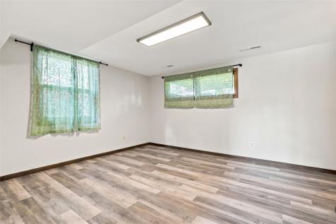 22 Wrexham Drive Iowa City IA 52246