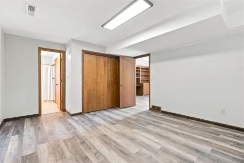 22 Wrexham Drive Iowa City IA 52246