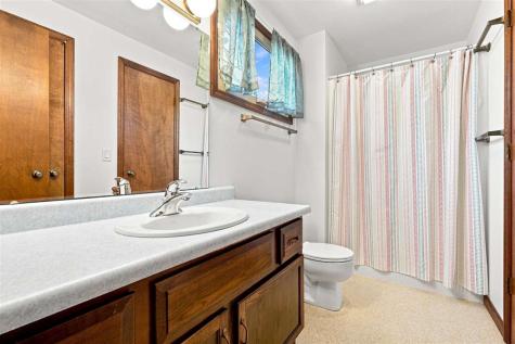 22 Wrexham Drive Iowa City IA 52246