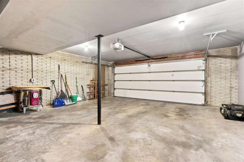 22 Wrexham Drive Iowa City IA 52246