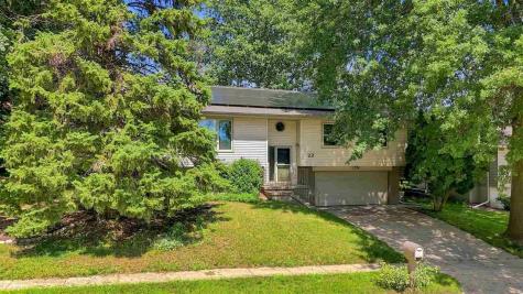 22 Wrexham Drive Iowa City IA 52246