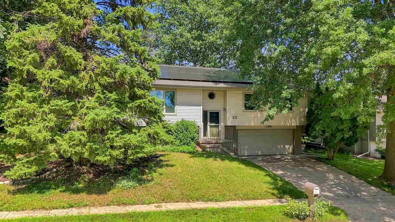 22 Wrexham Drive Iowa City IA 52246